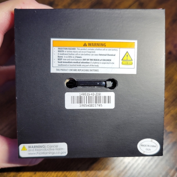 Ed Hardy women Chonograph watch with Crystal pave dial/band Skull Box - Picture 7 of 12